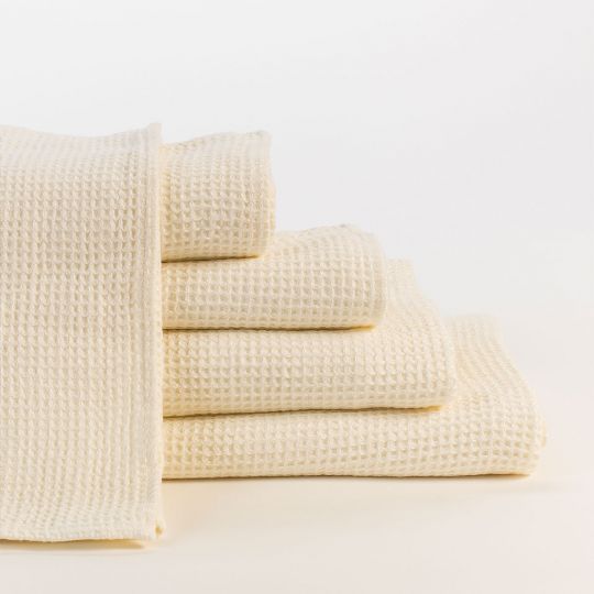 https://media-assets.anichini.com/catalog/product/cache/23935bab57d1dfccb730eeb77dfb2f6e/l/u/lukina-linen-waffle-towels-ivory_1_1.jpg