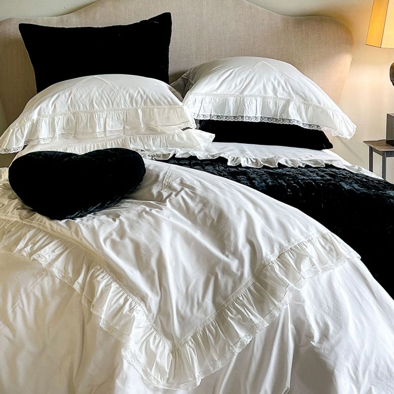 Pho Silk Velvet Bedding in Black