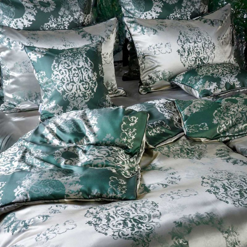 Anichini Belmonte Silk Sateen Pillow Shams
Washable Mulberry Silk Sateen Pillow Shams
Belmonte silk sheets bed