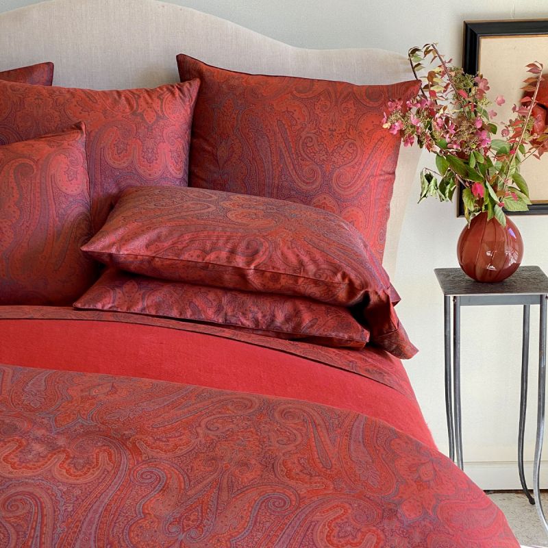 Kashmir Paisley Jacquard Sheets In Blood Red
