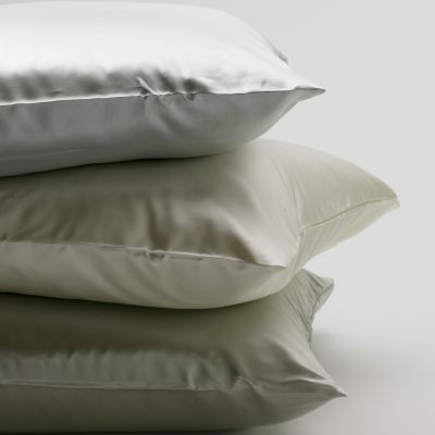 Anichini Helios Silk Sateen Sheeting
Washable Mulberry Silk Sateen Shams
Anichini helios luxury silk sateen sheets pillowcases 