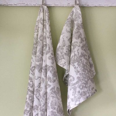 Anichini June Modern Floral Pattern Linen Bath Towels