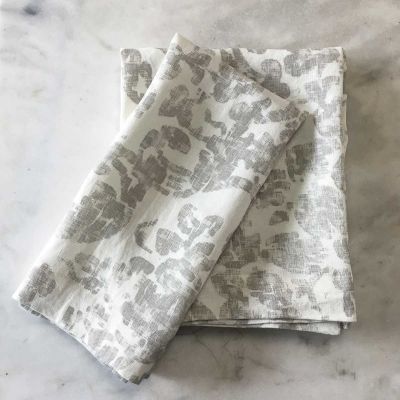 Anichini June Modern Floral Pattern Linen Bath Towels
Modern Floral Linen Bath Towels
