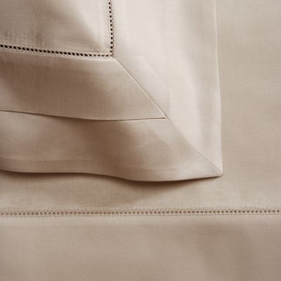 Anichini Lucrezia Italian Sateen Sheet Sets In Camel
Luxury Italian Sateen Sheet Sets
Lucrezia luxury sateen italian egyptian cotton sheets french flange sheets bed camel