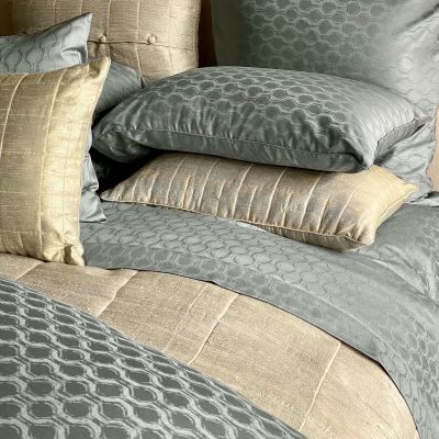 ANICHINI PERSEPOLI JACQUARD CASES & SHAMS
Luxury Italian Jacquard Shams
Persepoli jacquard sheets graphite 