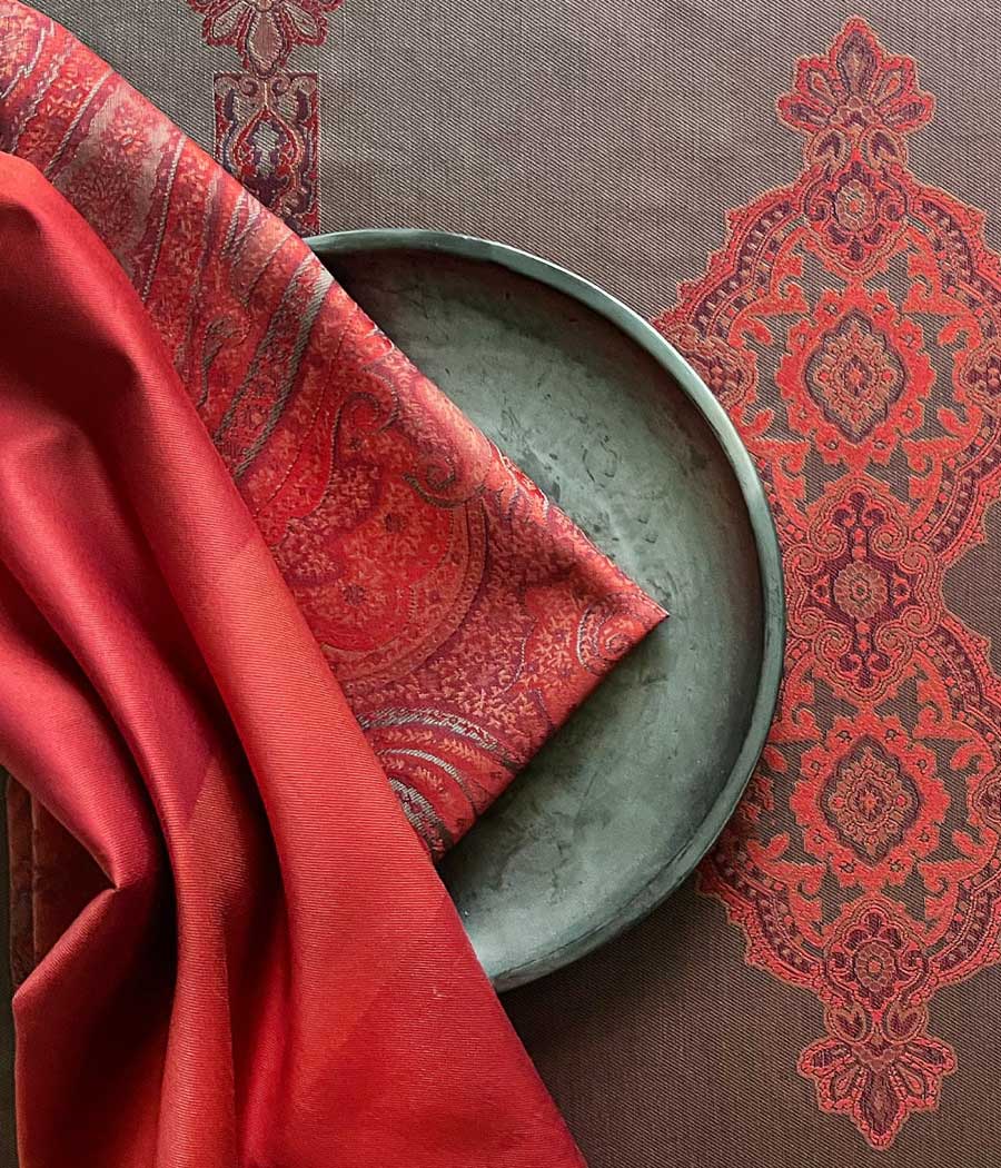 Gifts for the Entertainer — elegant table and home textiles